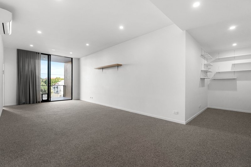 Photo - 2102/77 Bride Street, Wynnum QLD 4178 - Image 2