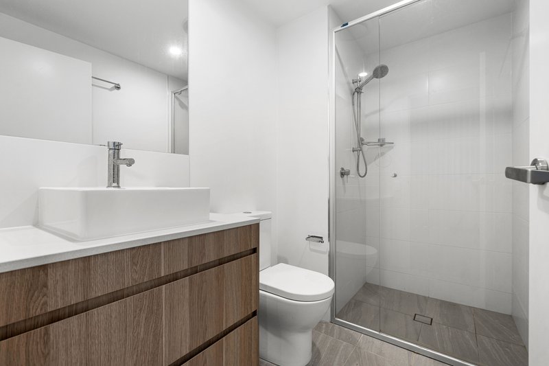 Photo - 2102/77 Bride Street, Wynnum QLD 4178 - Image 4