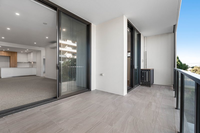 Photo - 2102/77 Bride Street, Wynnum QLD 4178 - Image 5