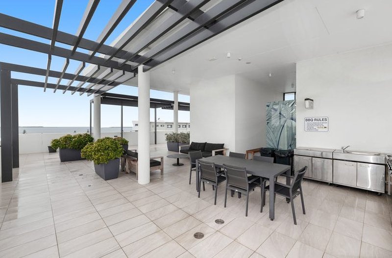 Photo - 2102/77 Bride Street, Wynnum QLD 4178 - Image 7