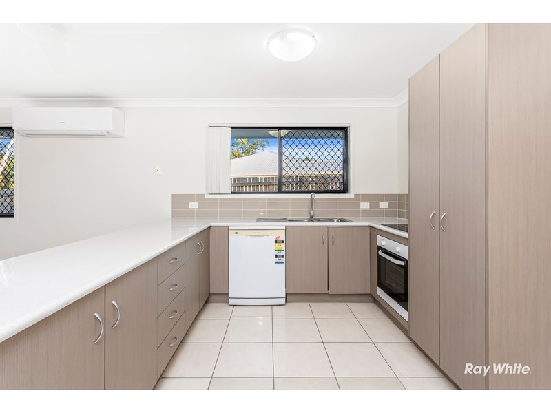 Photo - 2/103 Bottlebrush Drive, Lammermoor QLD 4703 - Image 2