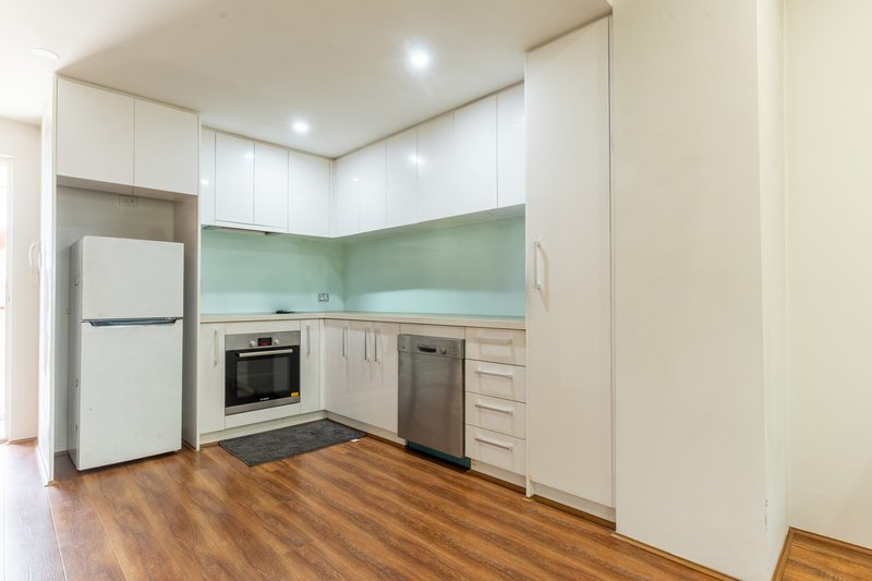 Photo - 210/348 Railway Parade, Beckenham WA 6107 - Image 4