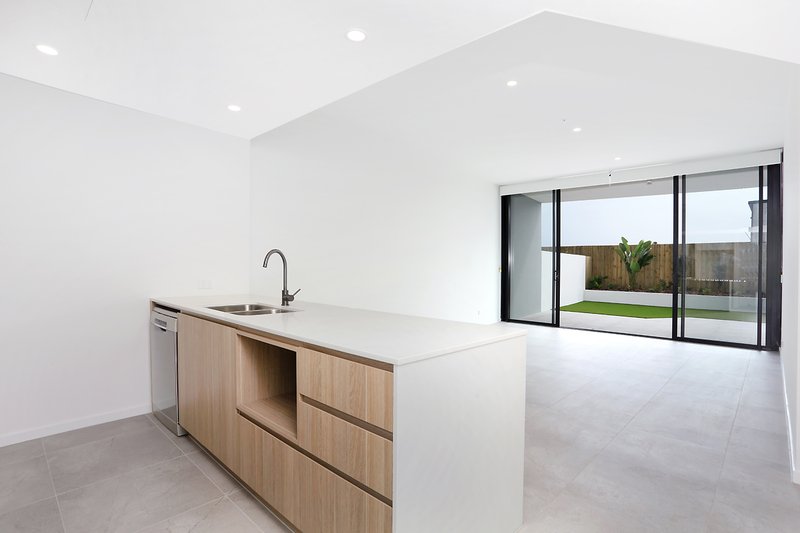 Photo - 2103/8 Athena Boulevard, Hope Island QLD 4212 - Image 4