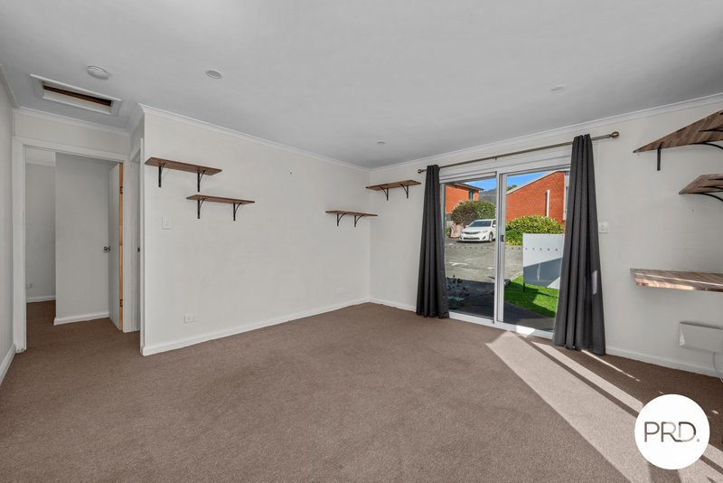 Photo - 2/104 Abbotsfield Road, Claremont TAS 7011 - Image 4