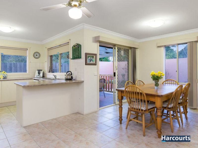 Photo - 2/104 Dandelion Drive, Rowville VIC 3178 - Image 4