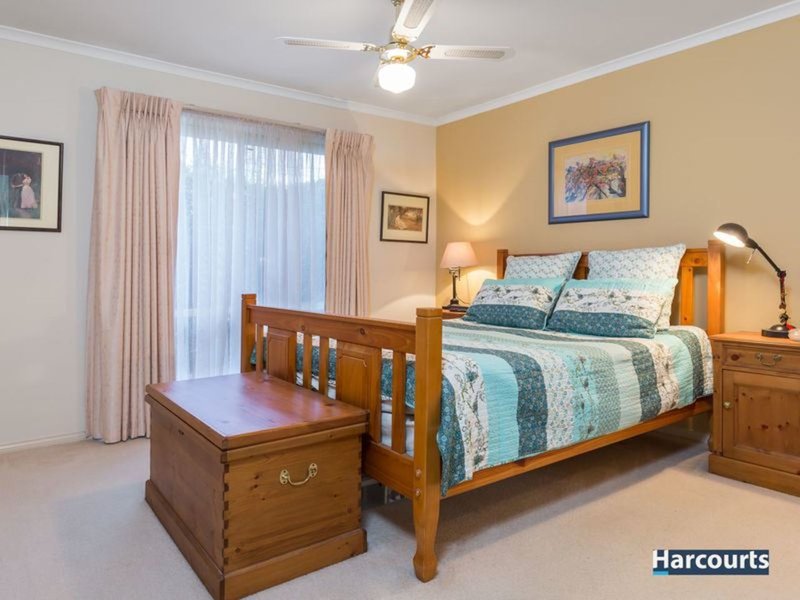 Photo - 2/104 Dandelion Drive, Rowville VIC 3178 - Image 5