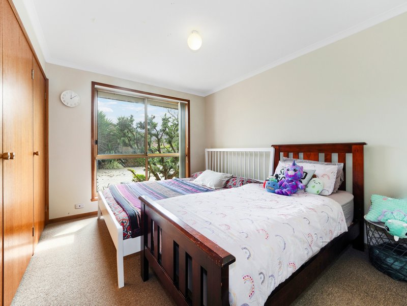 Photo - 2/104 Duff Street, Cranbourne VIC 3977 - Image 9