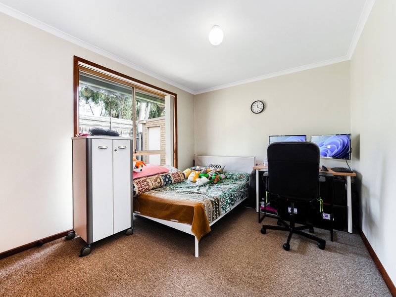 Photo - 2/104 Duff Street, Cranbourne VIC 3977 - Image 10