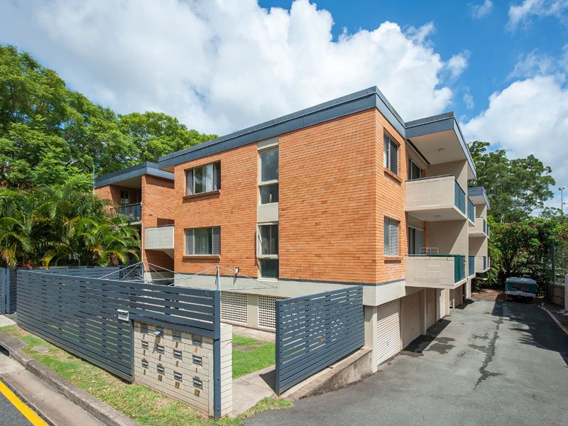 2/104 Gailey Road, St Lucia QLD 4067