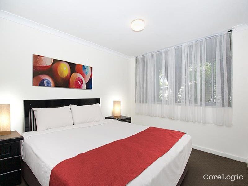 Photo - 2/104 Henderson Street, Bulimba QLD 4171 - Image 4