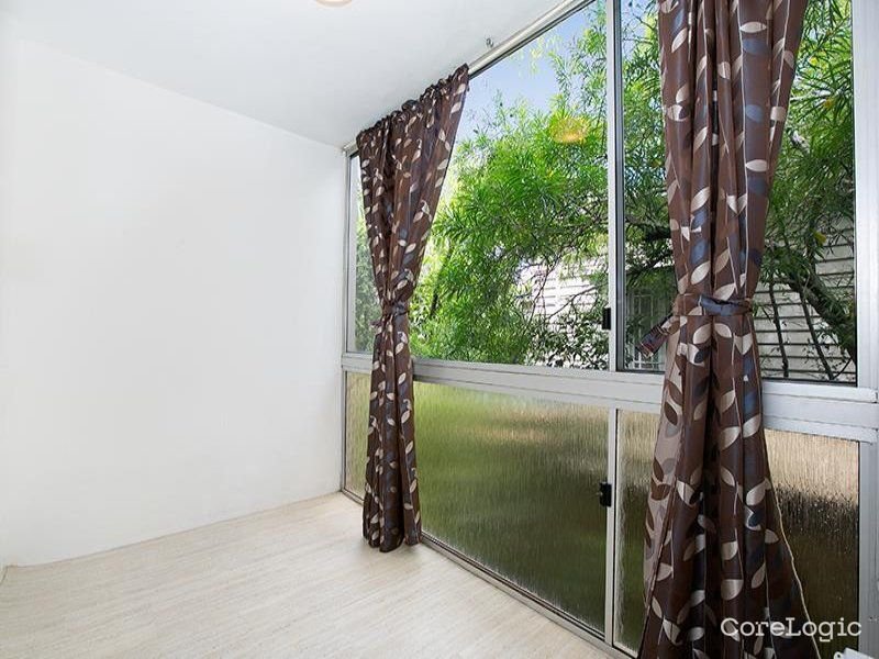 Photo - 2/104 Henderson Street, Bulimba QLD 4171 - Image 5