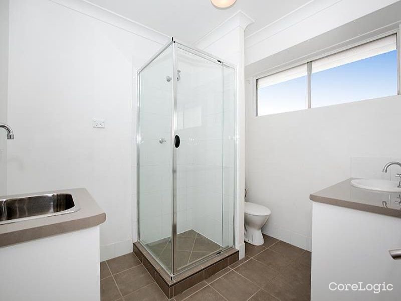 Photo - 2/104 Henderson Street, Bulimba QLD 4171 - Image 6