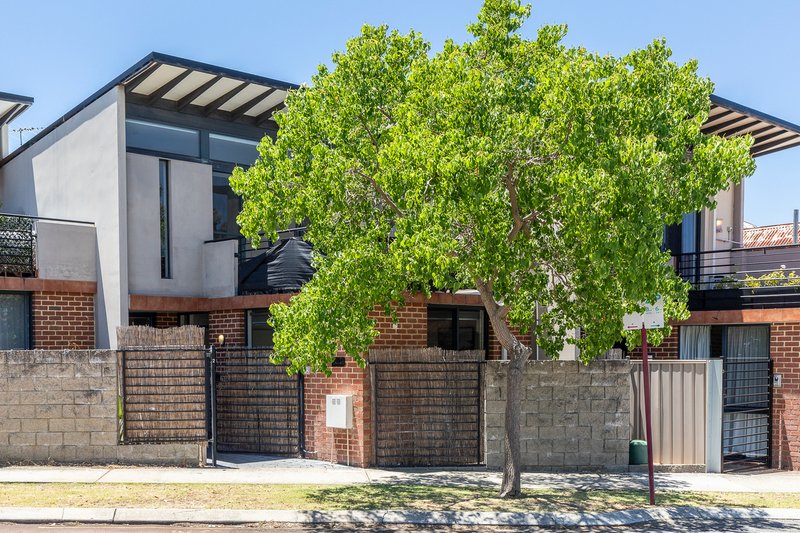 Photo - 2/104 Scarborough Beach Road, Mount Hawthorn WA 6016 - Image 2