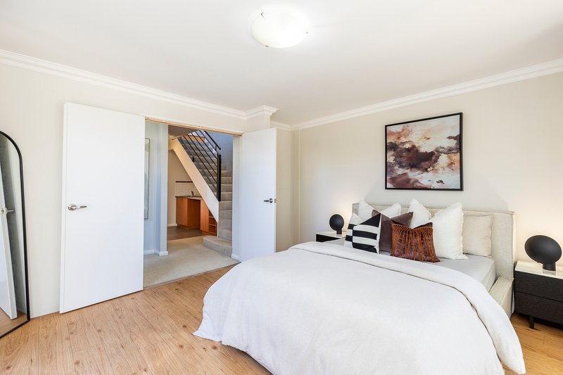 Photo - 2/104 Scarborough Beach Road, Mount Hawthorn WA 6016 - Image 3