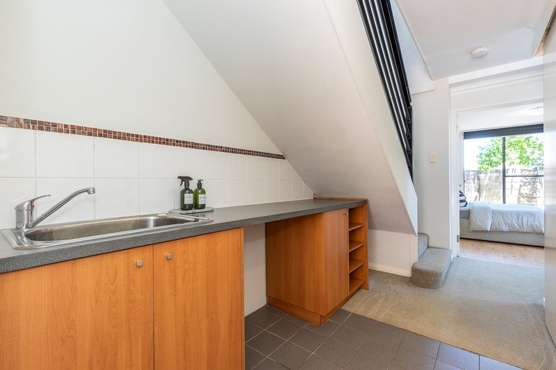 Photo - 2/104 Scarborough Beach Road, Mount Hawthorn WA 6016 - Image 7