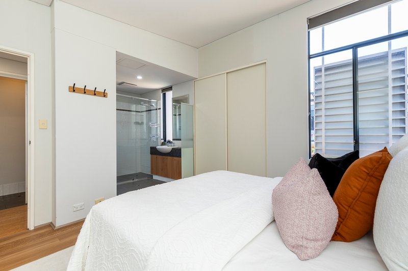 Photo - 2/104 Scarborough Beach Road, Mount Hawthorn WA 6016 - Image 17