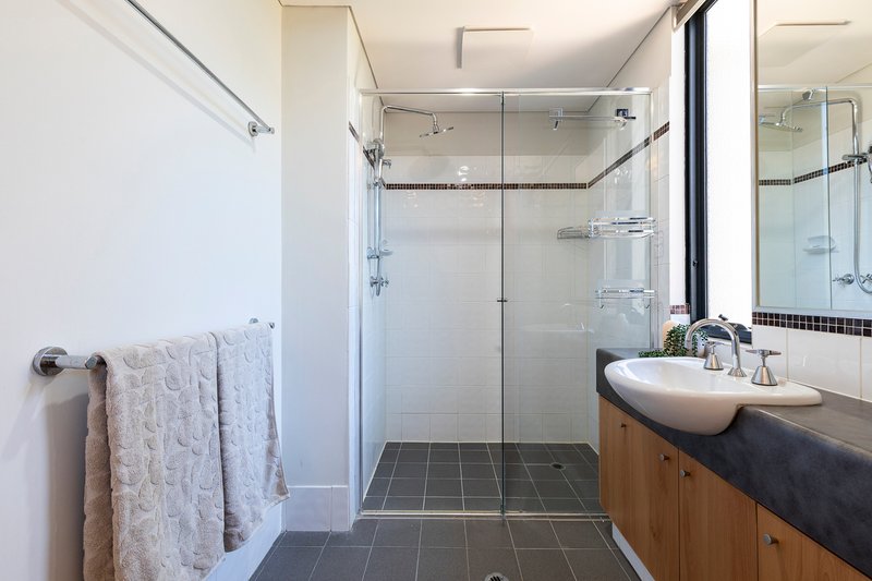 Photo - 2/104 Scarborough Beach Road, Mount Hawthorn WA 6016 - Image 18