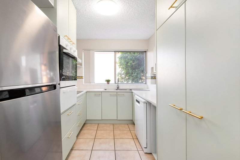 Photo - 2/104 Windermere Road, Hamilton QLD 4007 - Image 3