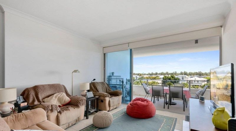 Photo - 210/41 Harbour Town Drive, Biggera Waters QLD 4216 - Image 4