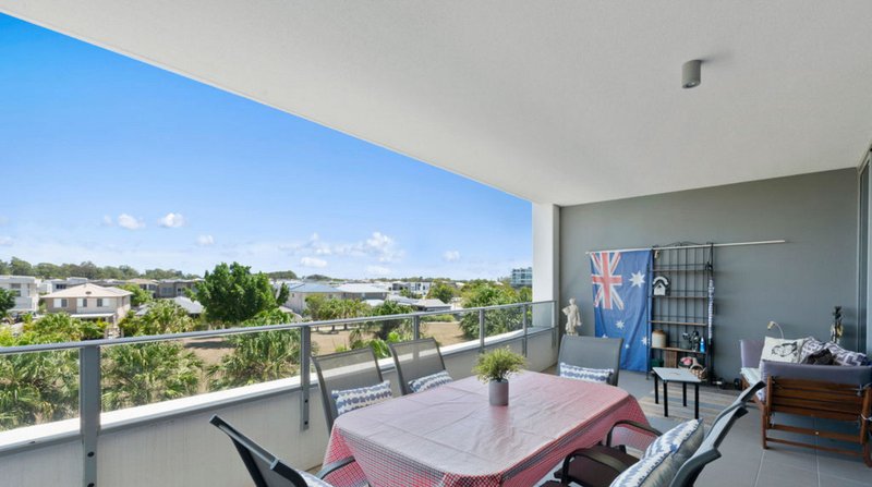 Photo - 210/41 Harbour Town Drive, Biggera Waters QLD 4216 - Image 7