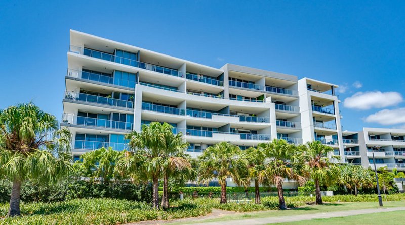 Photo - 210/41 Harbour Town Drive, Biggera Waters QLD 4216 - Image 9