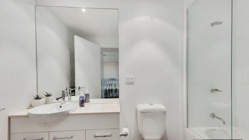 Photo - 210/41 Harbour Town Drive, Biggera Waters QLD 4216 - Image 12