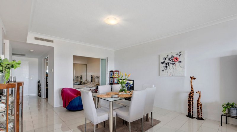 Photo - 210/41 Harbour Town Drive, Biggera Waters QLD 4216 - Image 14