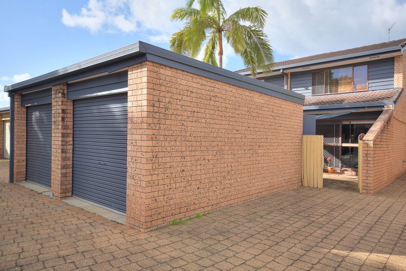 Photo - 2/105 Christine Avenue, Burleigh Waters QLD 4220 - Image 2