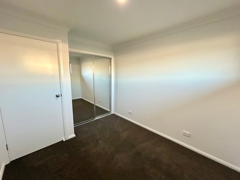 Photo - 2/105 Evesham Circuit, Tamworth NSW 2340 - Image 4