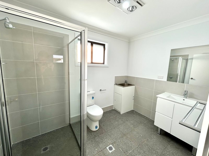 Photo - 2/105 Evesham Circuit, Tamworth NSW 2340 - Image 5