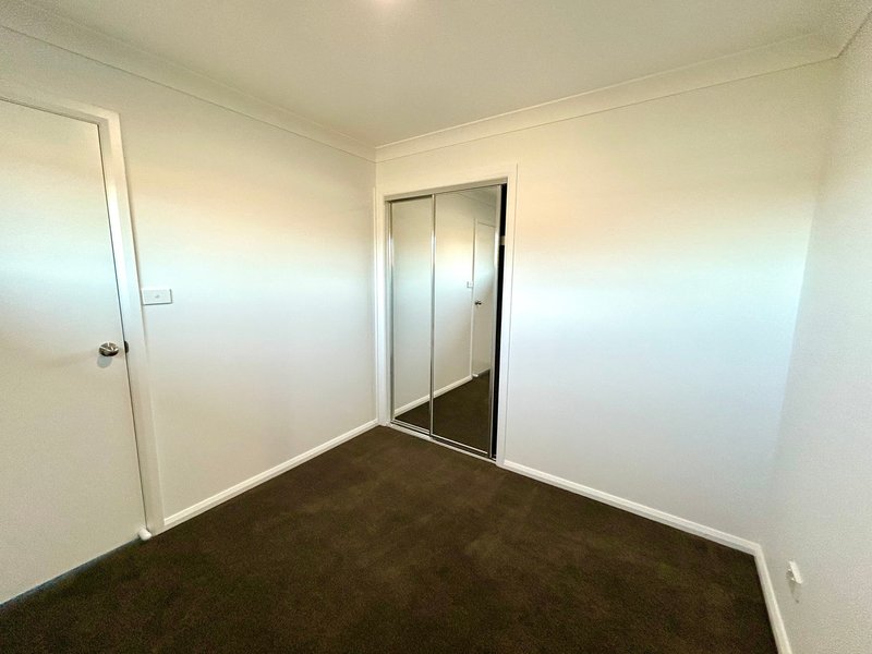Photo - 2/105 Evesham Circuit, Tamworth NSW 2340 - Image 7