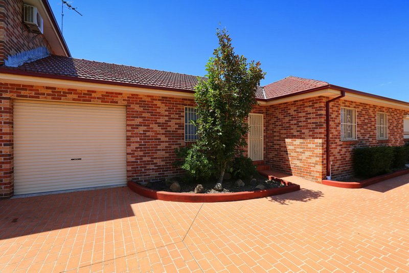 Photo - 2/105 William Street, Condell Park NSW 2200 - Image 2