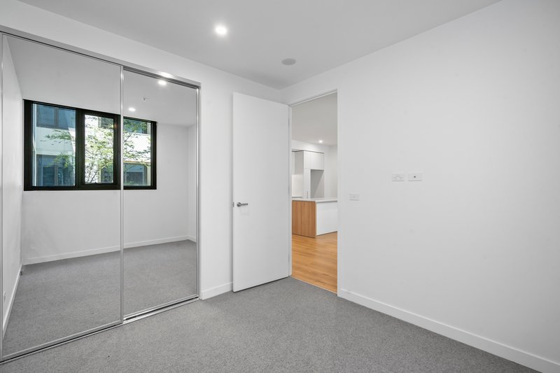 Photo - 210/51 Thistlethwaite Street, South Melbourne VIC 3205 - Image 9