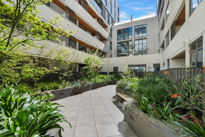 Photo - 210/51 Thistlethwaite Street, South Melbourne VIC 3205 - Image 14