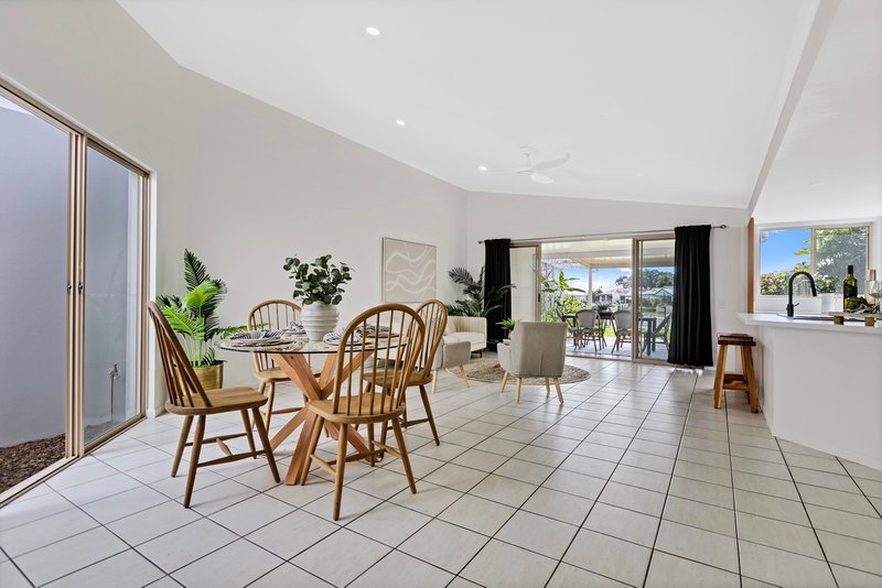 Photo - 2/106 Maroochy Waters Drive, Maroochydore QLD 4558 - Image 4