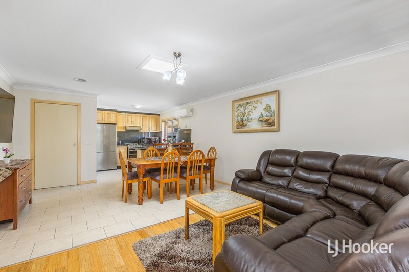 Photo - 2/107 Seabrook Boulevard, Seabrook VIC 3028 - Image 4