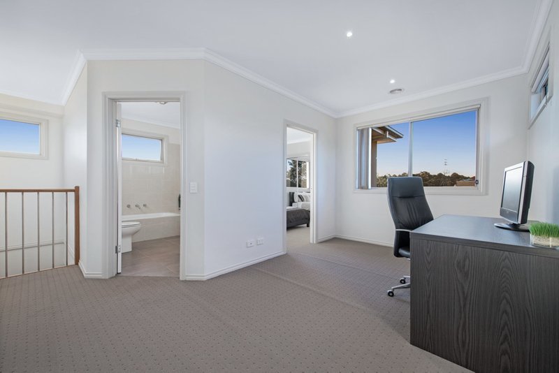 Photo - 2/107 Windella Crescent, Glen Waverley VIC 3150 - Image 6