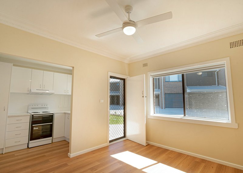 Photo - 2/108 Wingham Road, Taree NSW 2430 - Image 2