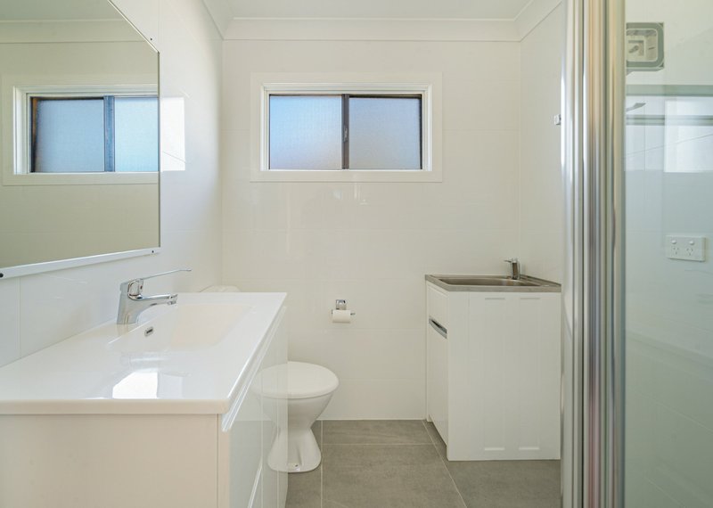 Photo - 2/108 Wingham Road, Taree NSW 2430 - Image 5