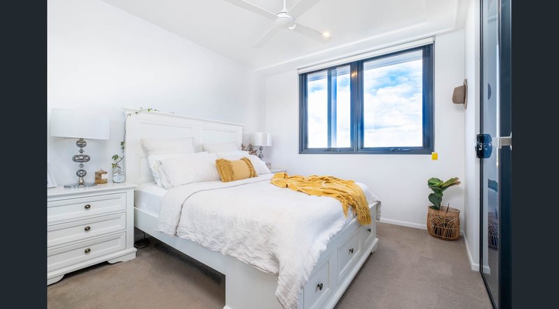 Photo - 2108/123 Cavendish Road, Coorparoo QLD 4151 - Image 2