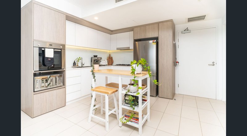 Photo - 2108/123 Cavendish Road, Coorparoo QLD 4151 - Image 3