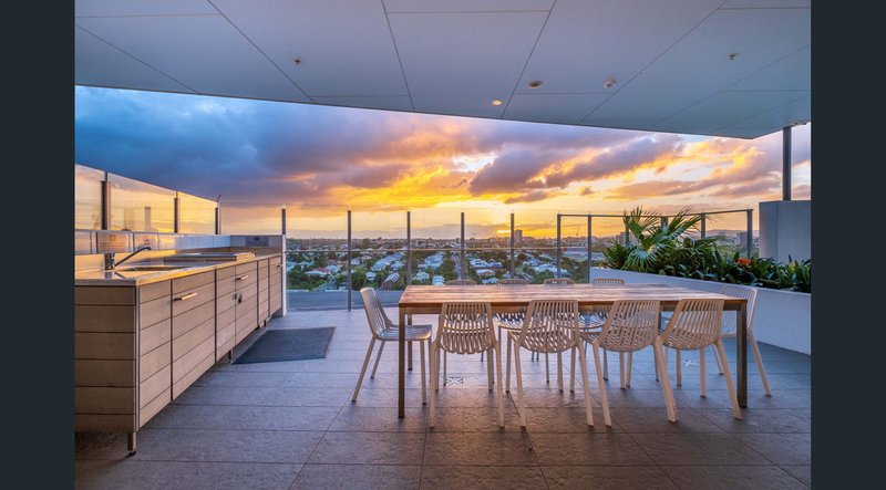 Photo - 2108/123 Cavendish Road, Coorparoo QLD 4151 - Image 6