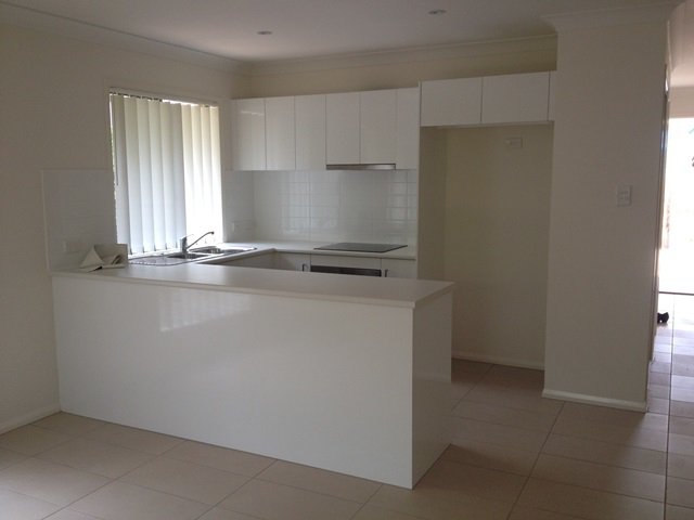Photo - 2/108A James Street, South Toowoomba QLD 4350 - Image 2