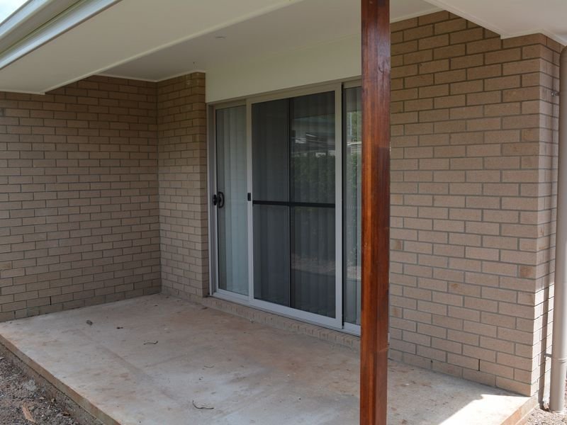 Photo - 2/108A James Street, South Toowoomba QLD 4350 - Image 4