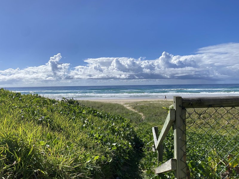 Photo - 2/109 Albatross Avenue, Mermaid Beach QLD 4218 - Image 4