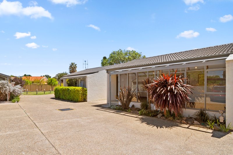 Photo - 2/11-13 Campbell Street, Queanbeyan NSW 2620 - Image 2