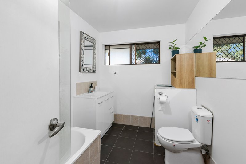 Photo - 2/11-13 Daisy Street, Elanora QLD 4221 - Image 9