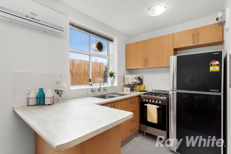 Photo - 2/11 Aberdeen Street, Brunswick VIC 3056 - Image 3