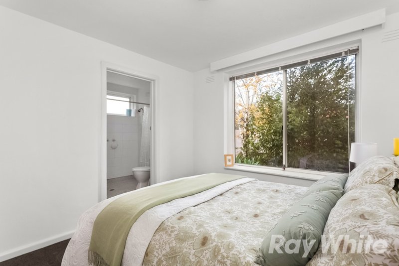 Photo - 2/11 Aberdeen Street, Brunswick VIC 3056 - Image 6