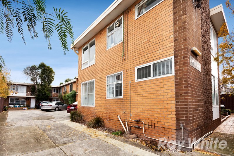 Photo - 2/11 Aberdeen Street, Brunswick VIC 3056 - Image 9